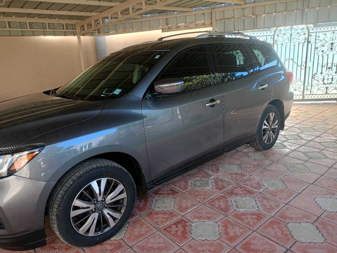 Car Image 2017 NISSAN PATHFINDER SV