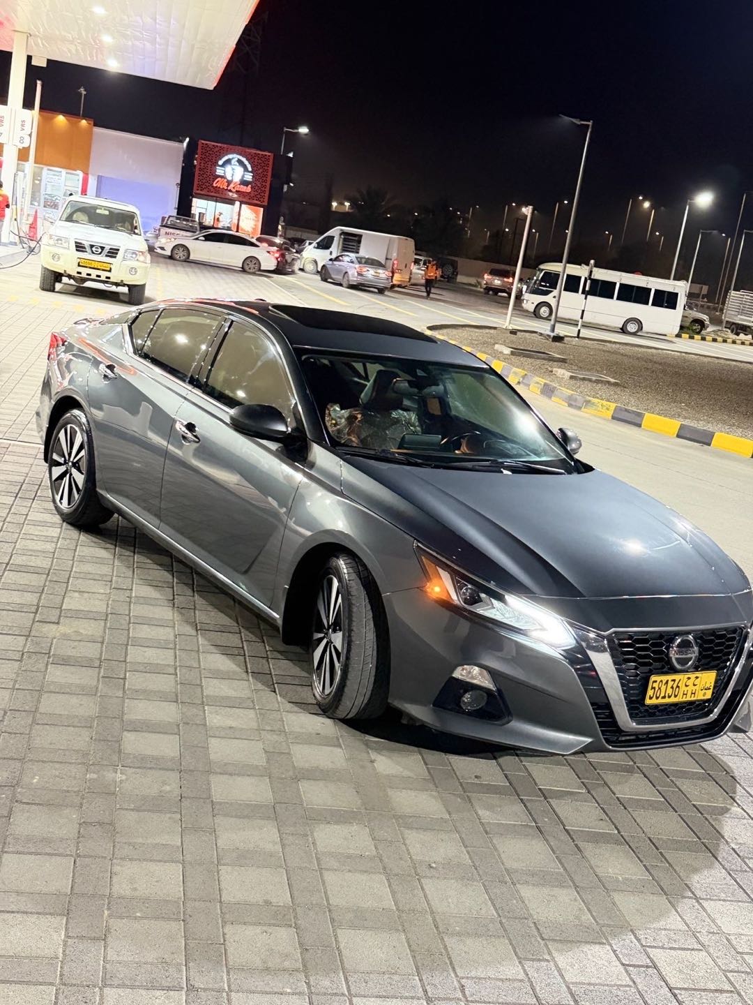 Car Image 2019 NISSAN ALTIMA SR