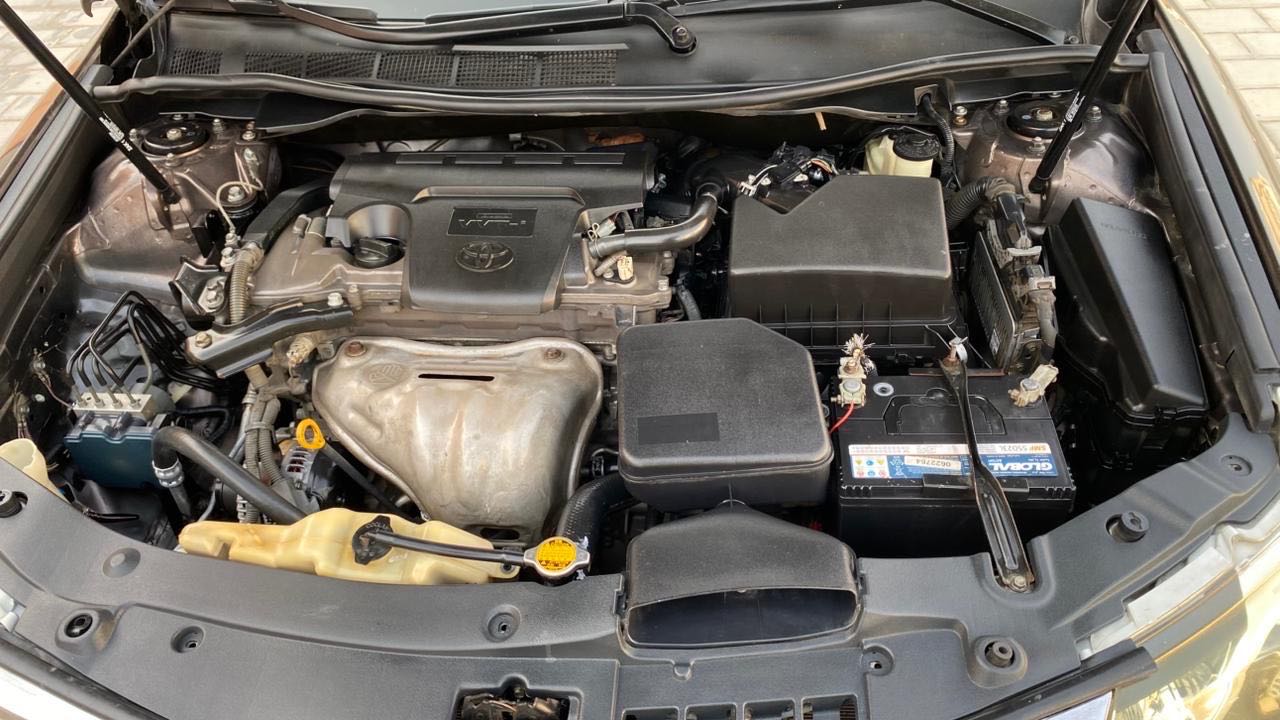 Car Image 2012 TOYOTA CAMRY XLE