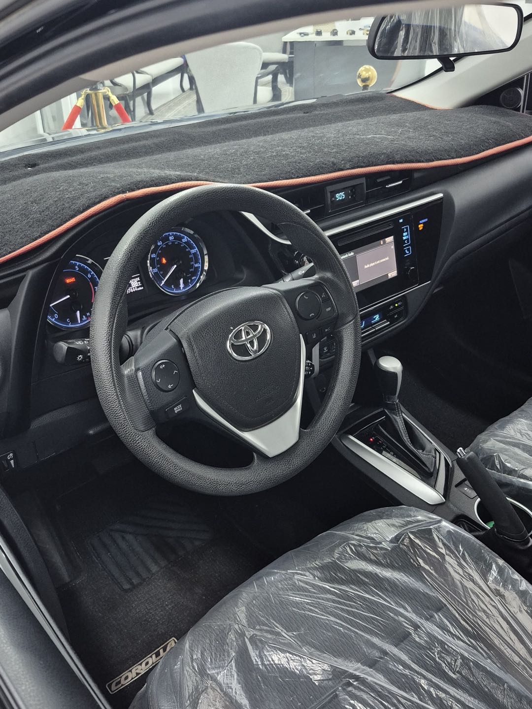 Car Image 2019 TOYOTA COROLLA LE