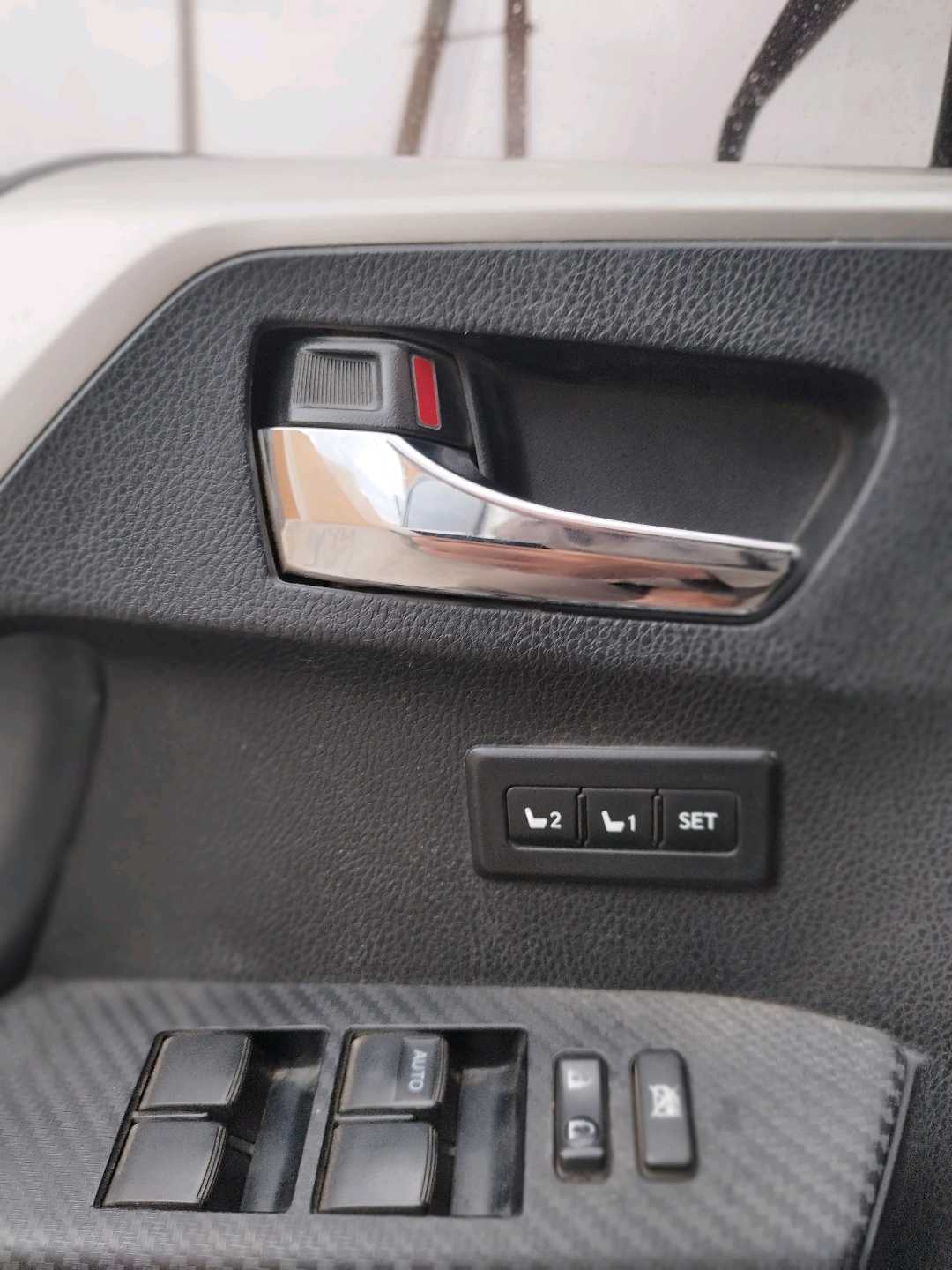 Car Image 2014 TOYOTA RAV4 LIMITED