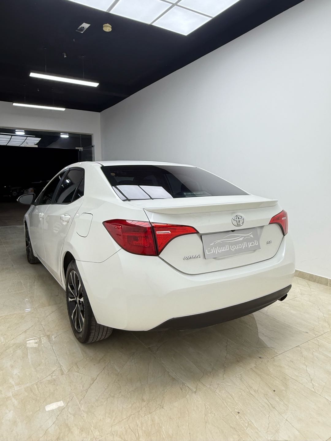 Car Image 2018 TOYOTA COROLLA SE