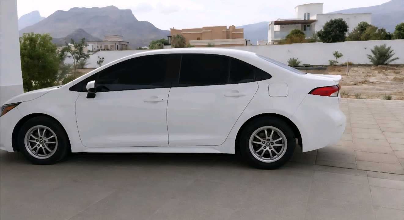 Car Image 2020 TOYOTA COROLLA LE