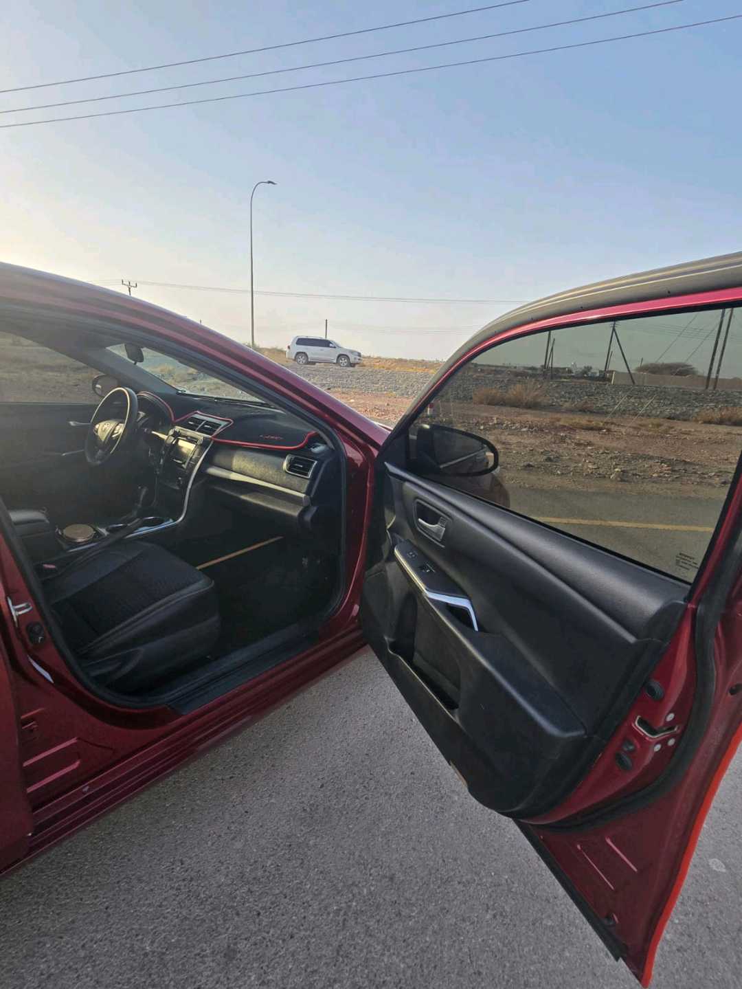 Car Image 2015 TOYOTA CAMRY SE