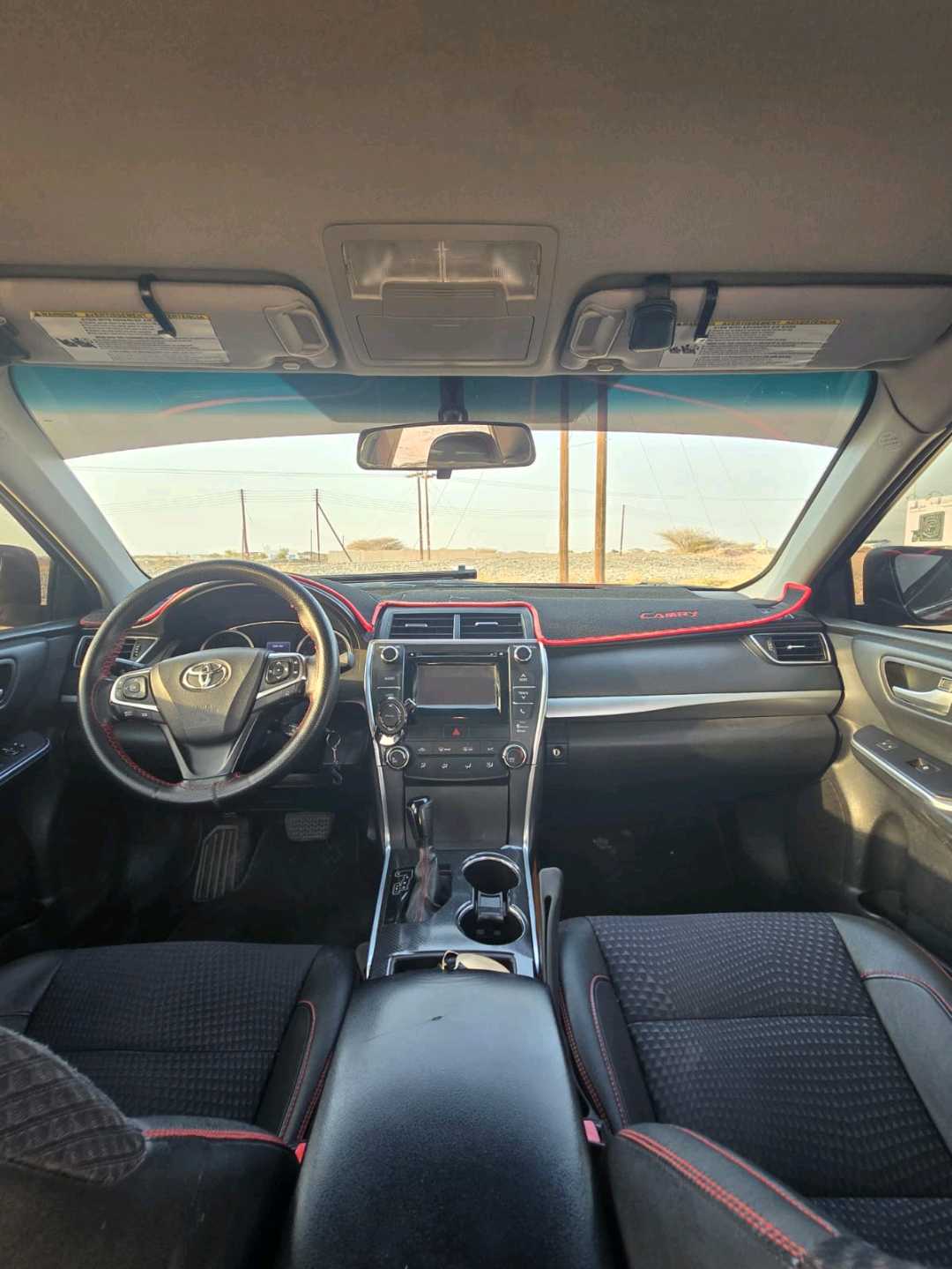 Car Image 2015 TOYOTA CAMRY SE