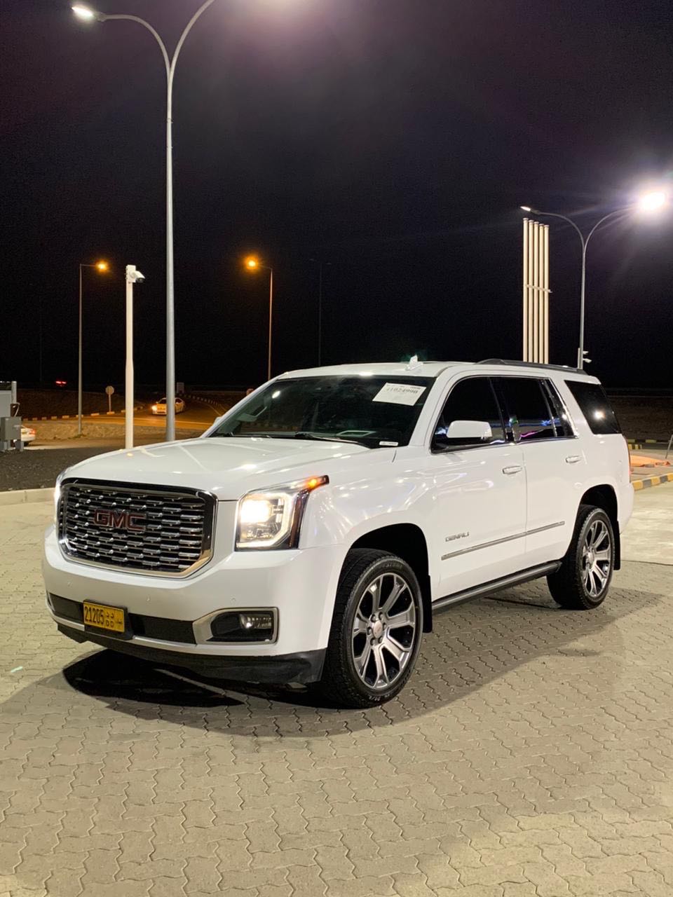 Car Image 2018 GMC YUKON Denali