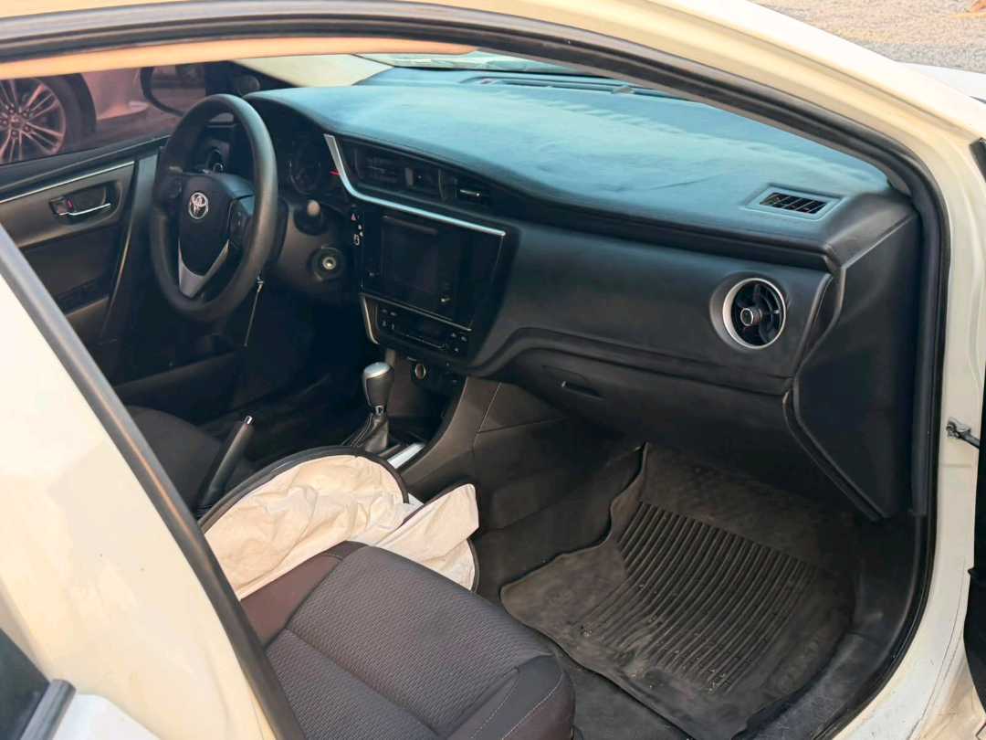 Car Image 2019 TOYOTA COROLLA LE