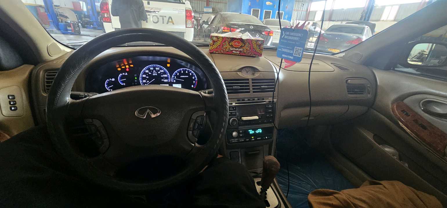 Car Image 2002 INFINITI I 