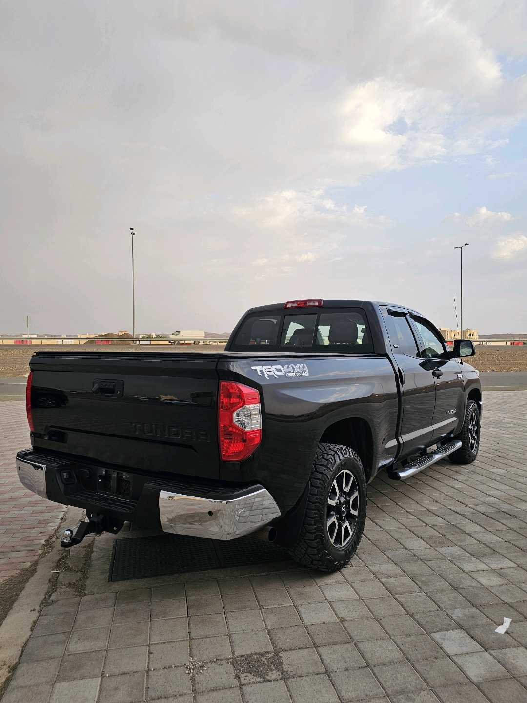 Car Image 2018 TOYOTA TUNDRA SR5