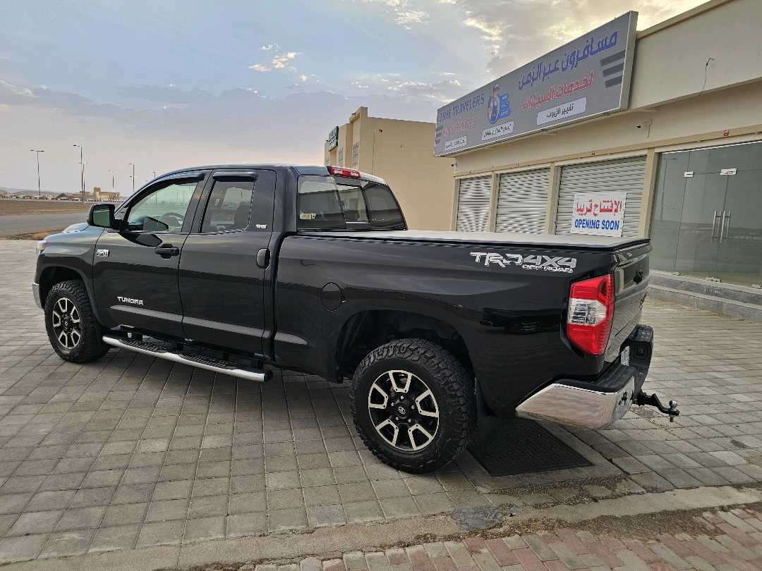 Car Image 2018 TOYOTA TUNDRA SR5