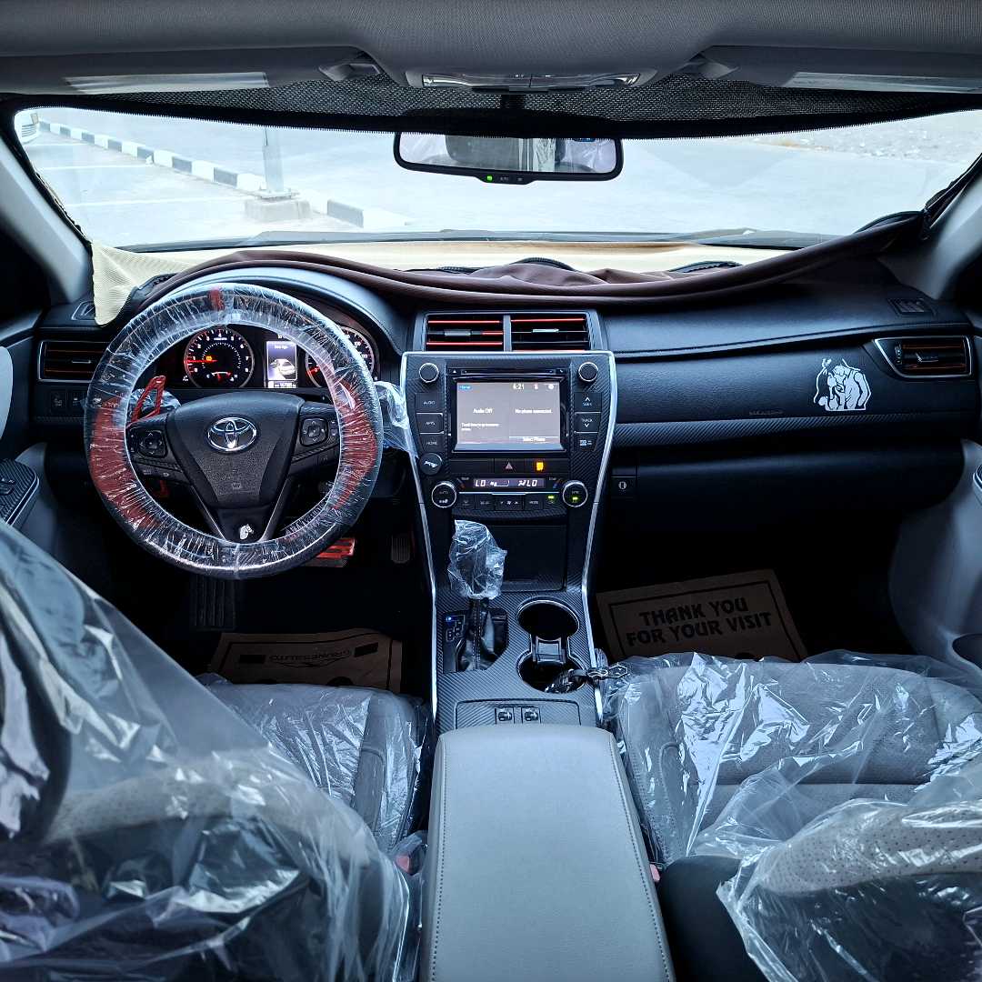 Car Image 2015 TOYOTA CAMRY XSE