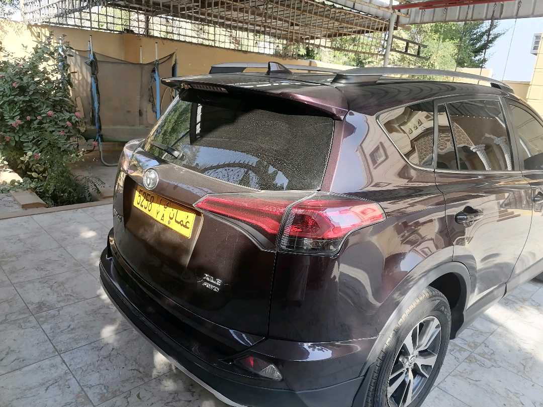 Car Image 2018 TOYOTA RAV4 XLE