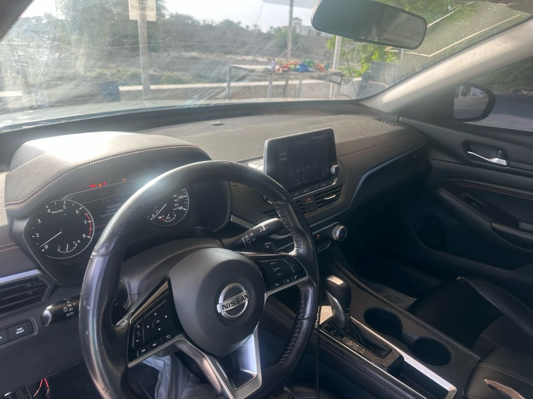 Car Image 2019 NISSAN ALTIMA SR
