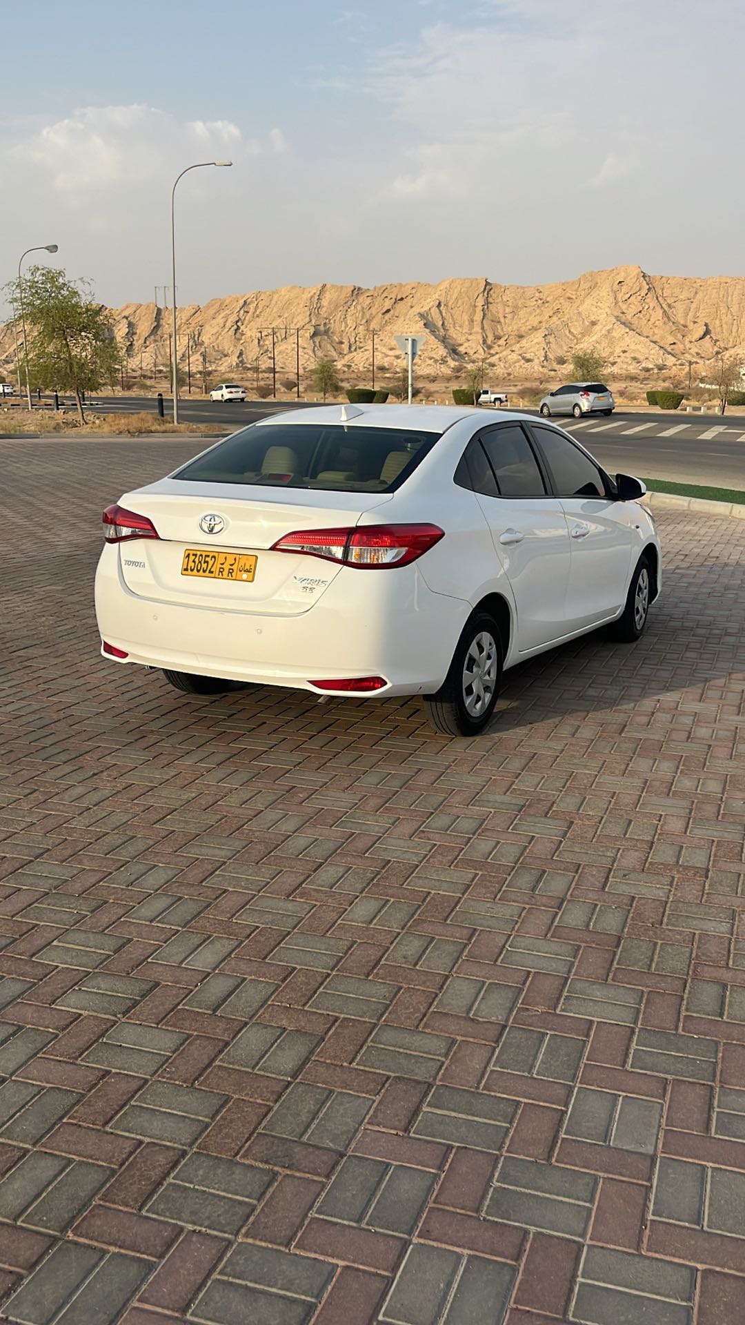 Car Image 2018 TOYOTA YARIS SE