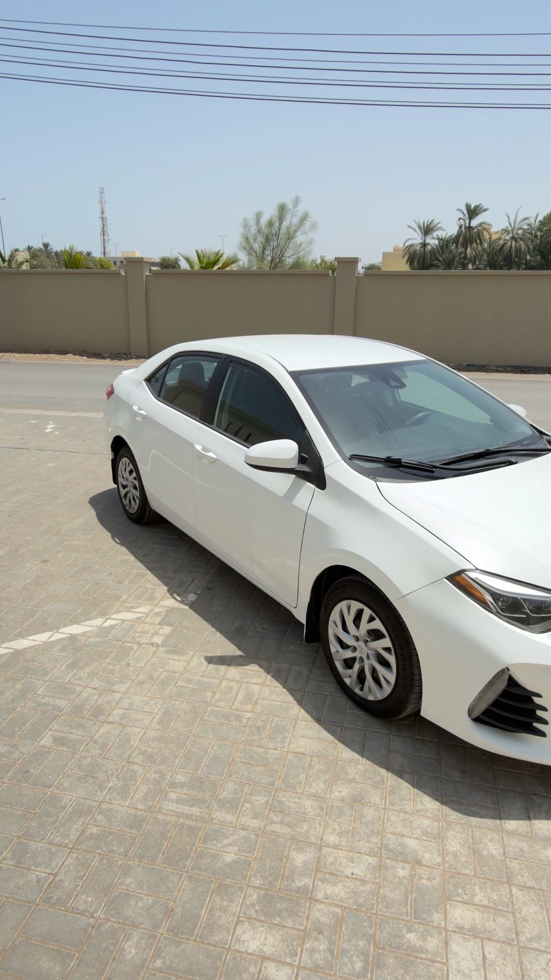 Car Image 2018 TOYOTA COROLLA LE
