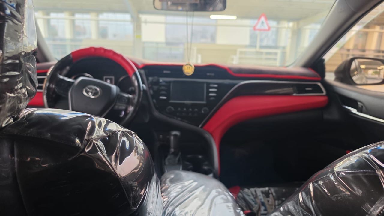 Car Image 2018 TOYOTA CAMRY LE