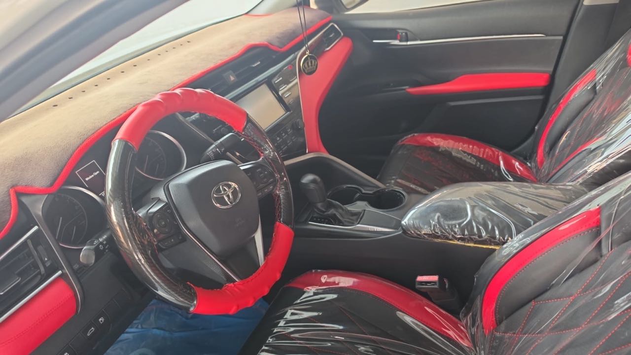 Car Image 2018 TOYOTA CAMRY LE