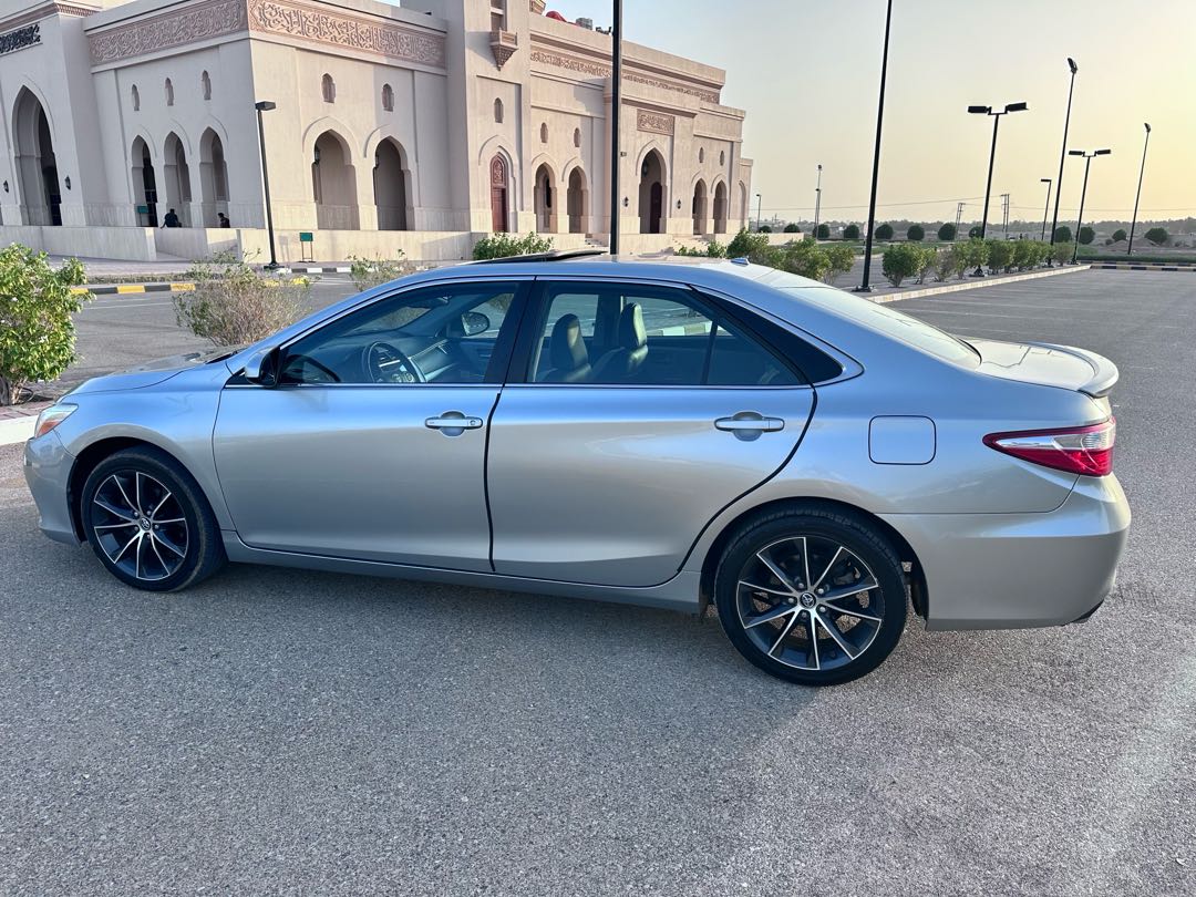 Car Image 2016 TOYOTA CAMRY XSE