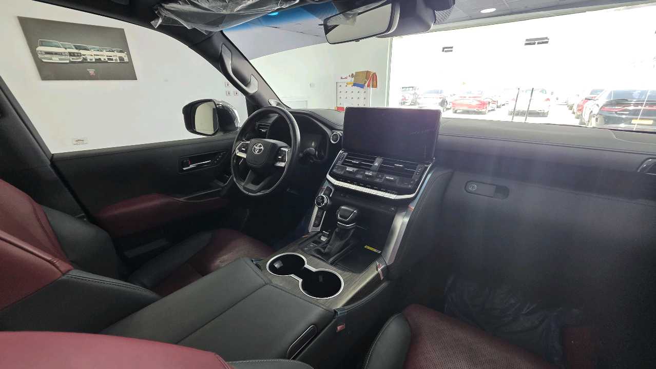 Car Image 2024 TOYOTA LAND CRUISER VX.R