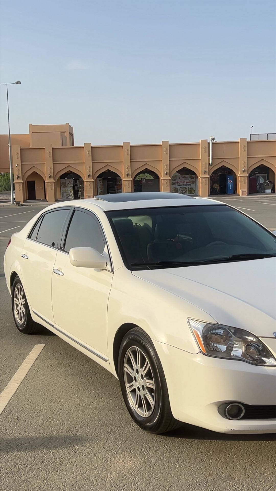 Car Image 2005 TOYOTA AVALON XLE