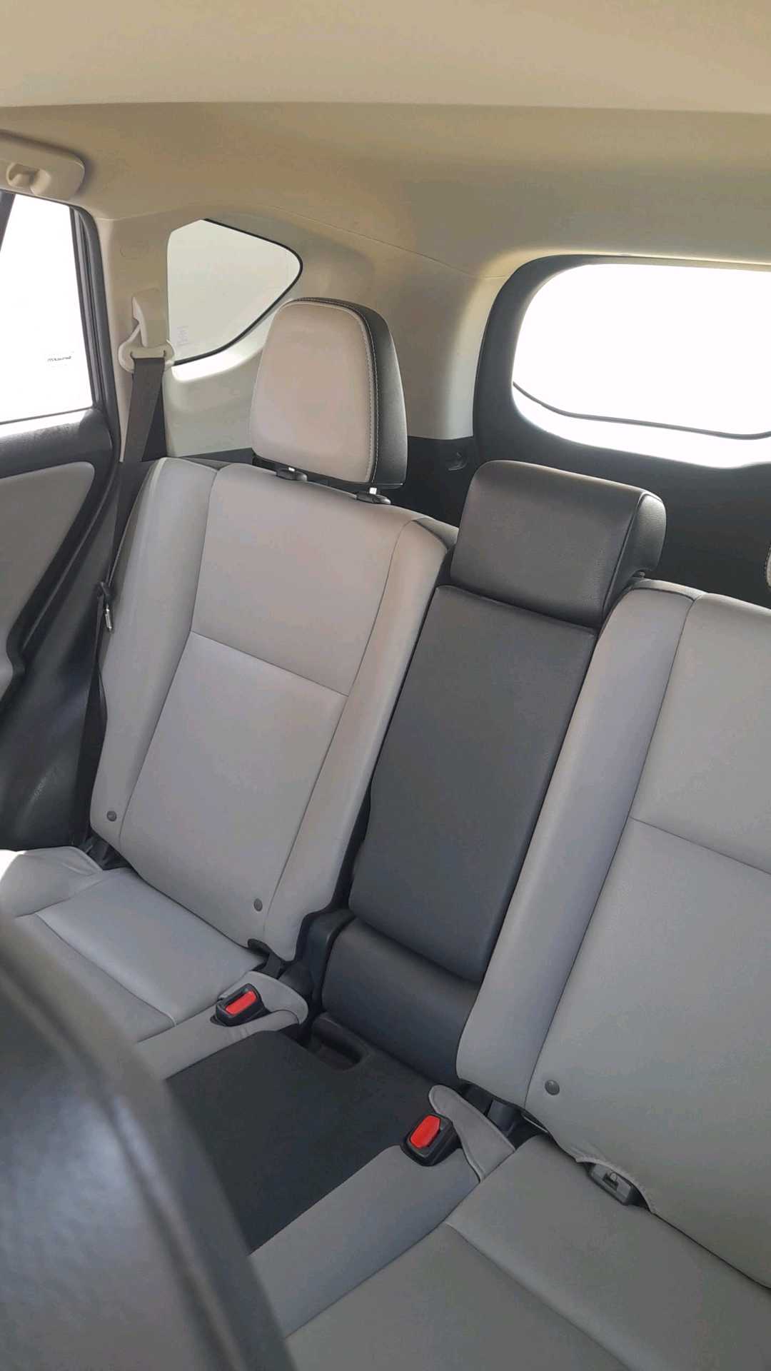 Car Image 2017 TOYOTA RAV4 XLE