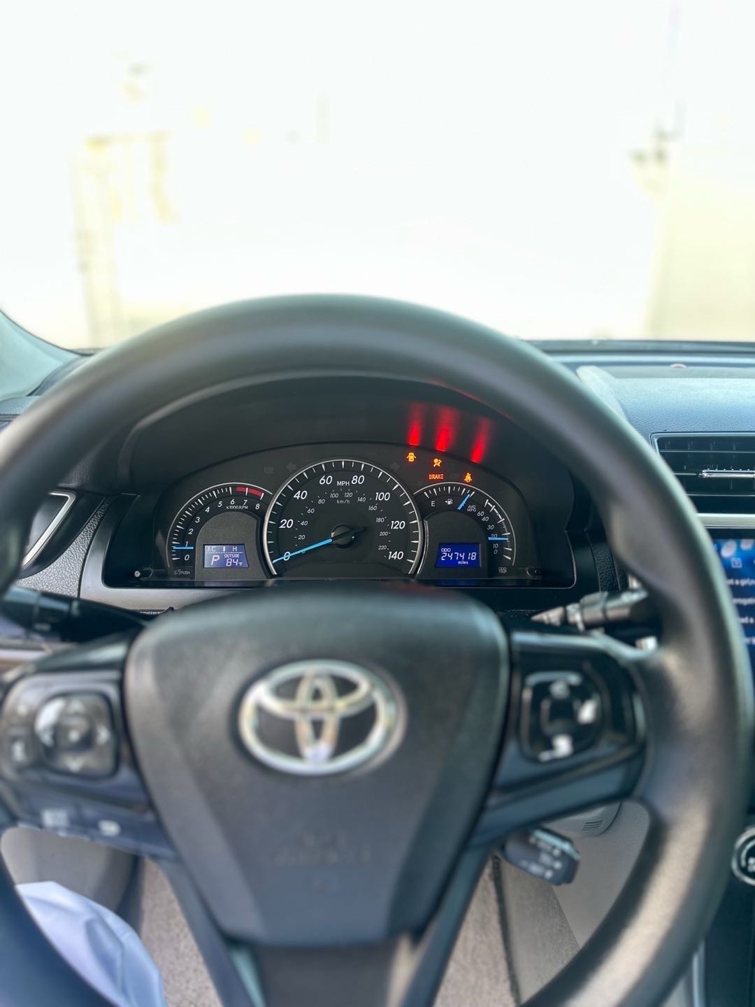 Car Image 2015 TOYOTA CAMRY LE