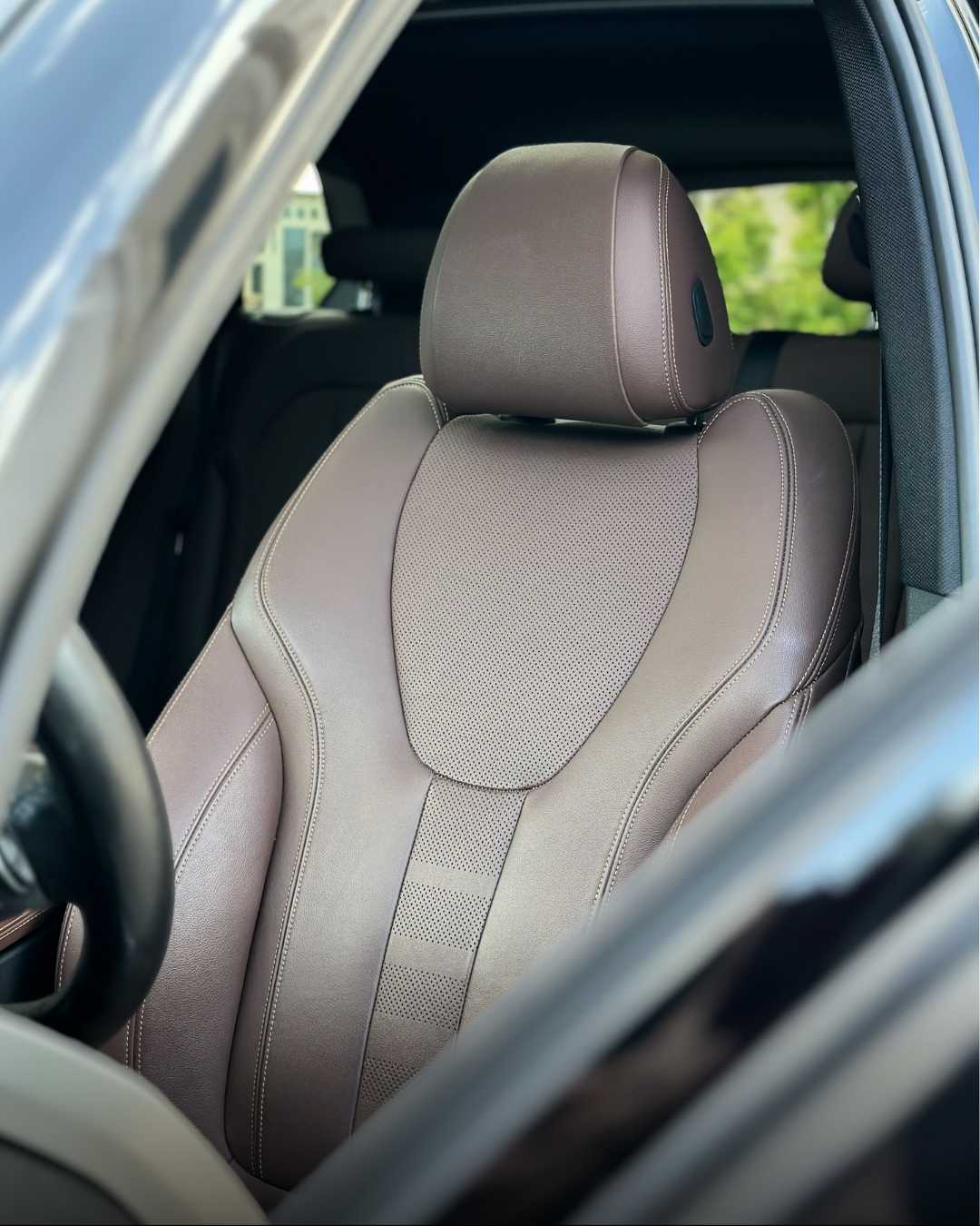 Car Image 2019 BMW X5 40