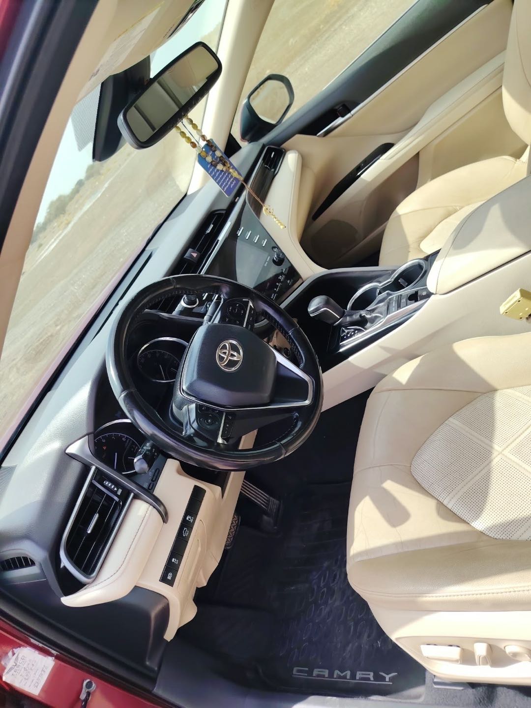 Car Image 2019 TOYOTA CAMRY XLE