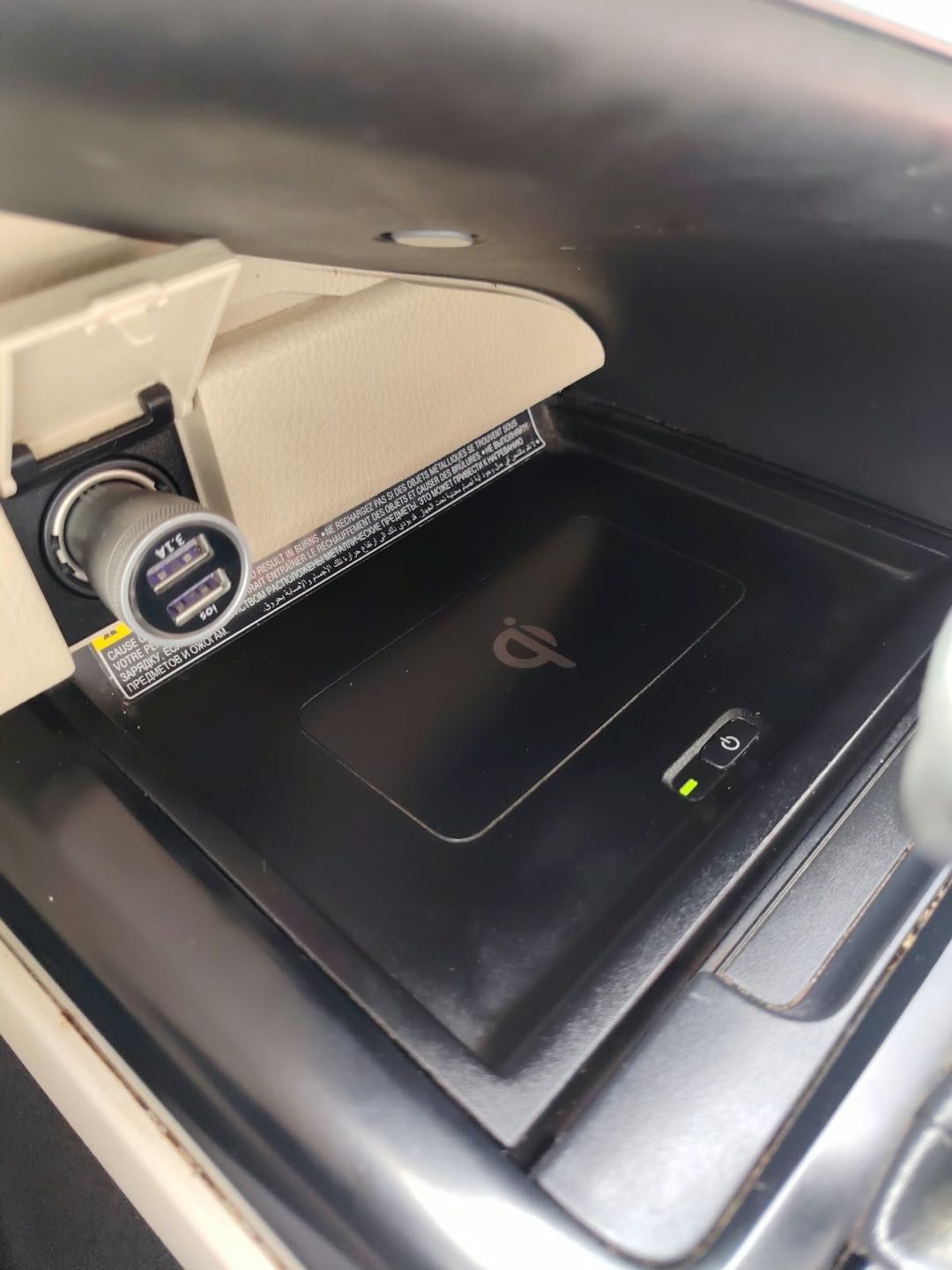 Car Image 2019 TOYOTA CAMRY XLE