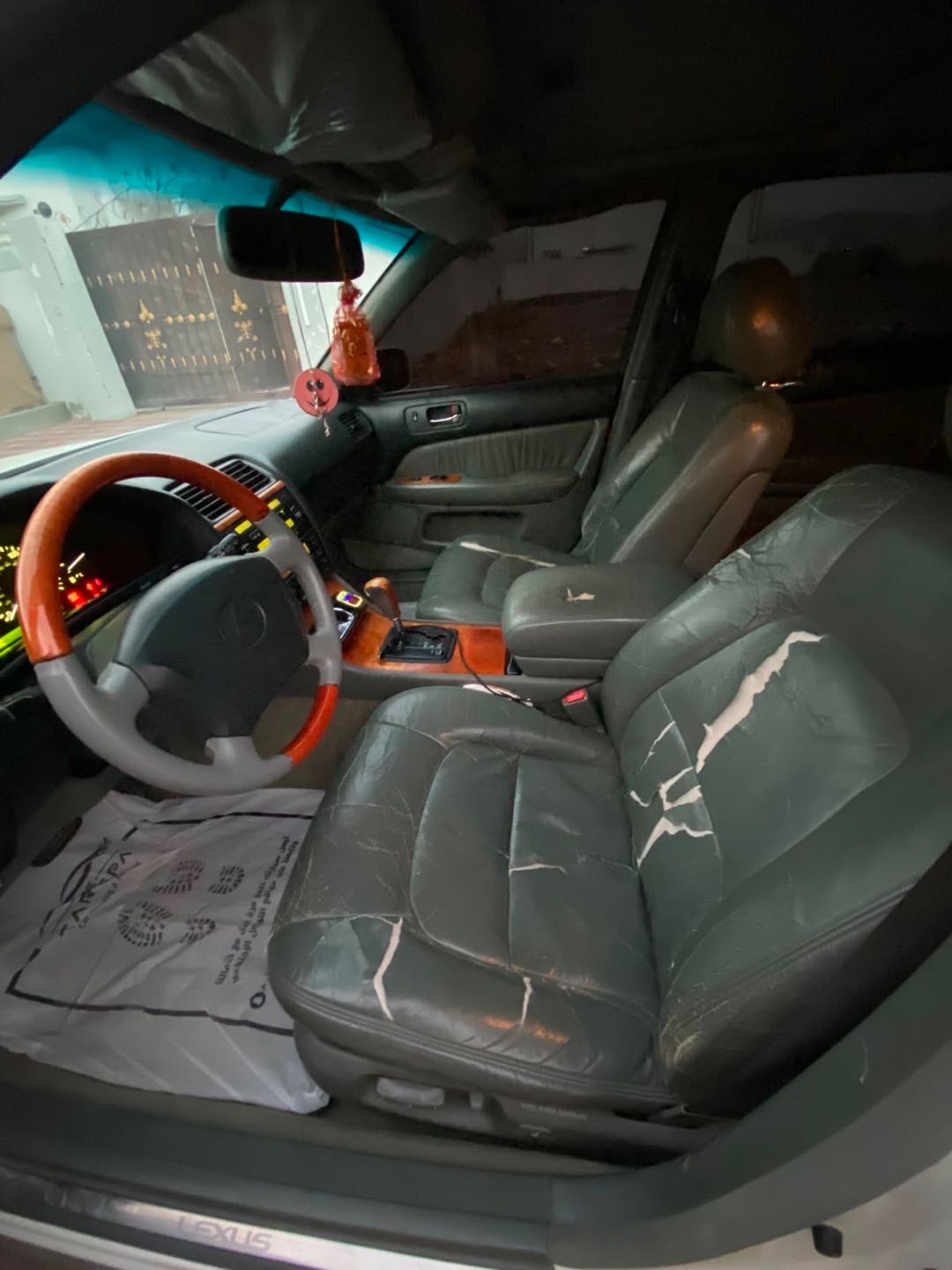 Car Image 1998 LEXUS LS 400