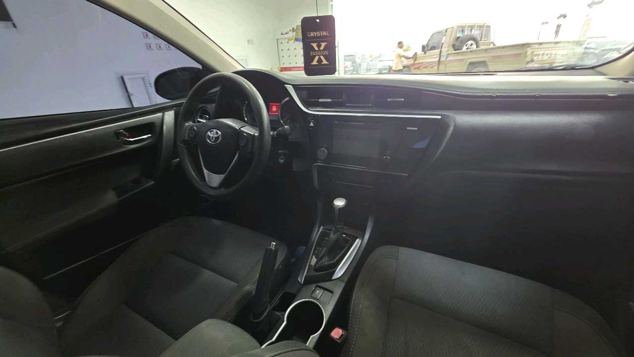 Car Image 2017 TOYOTA COROLLA LE