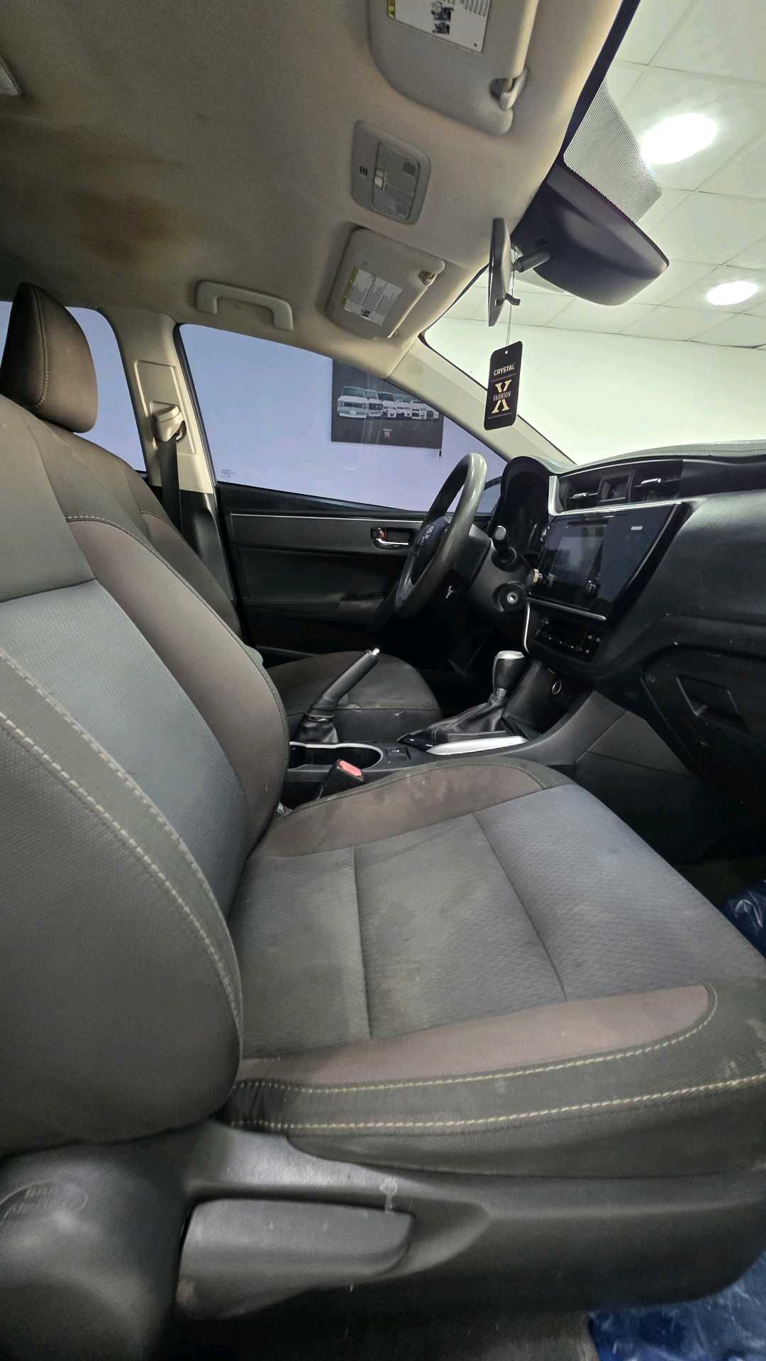Car Image 2017 TOYOTA COROLLA LE