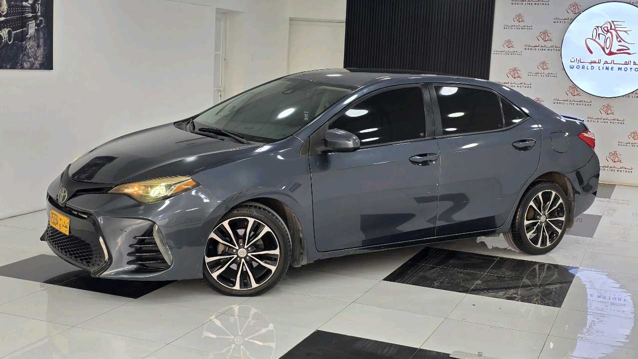 Car Image 2017 TOYOTA COROLLA LE