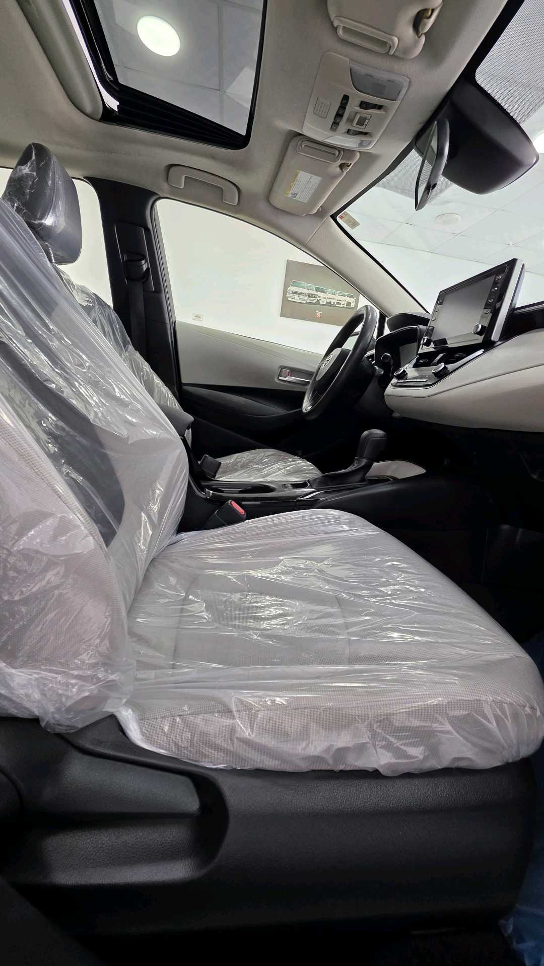 Car Image 2019 TOYOTA COROLLA LE