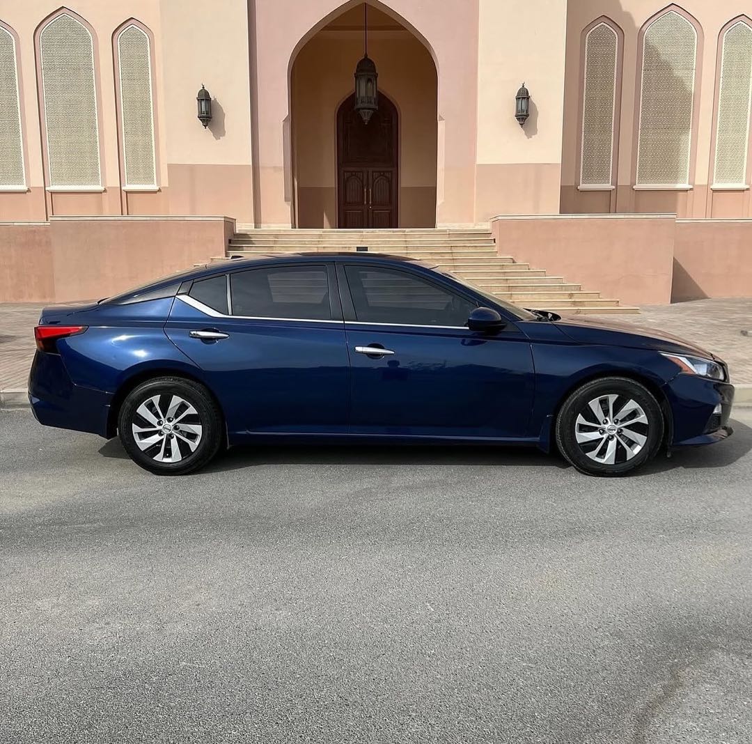 Car Image 2019 NISSAN ALTIMA S