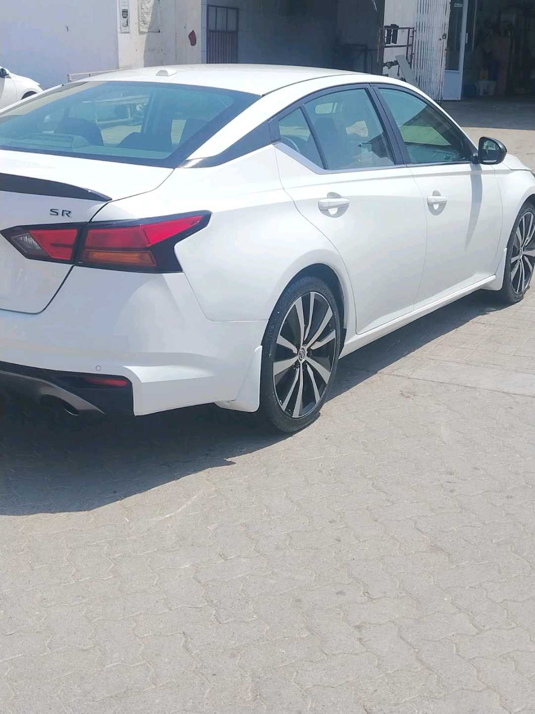 Car Image 2020 NISSAN ALTIMA SR