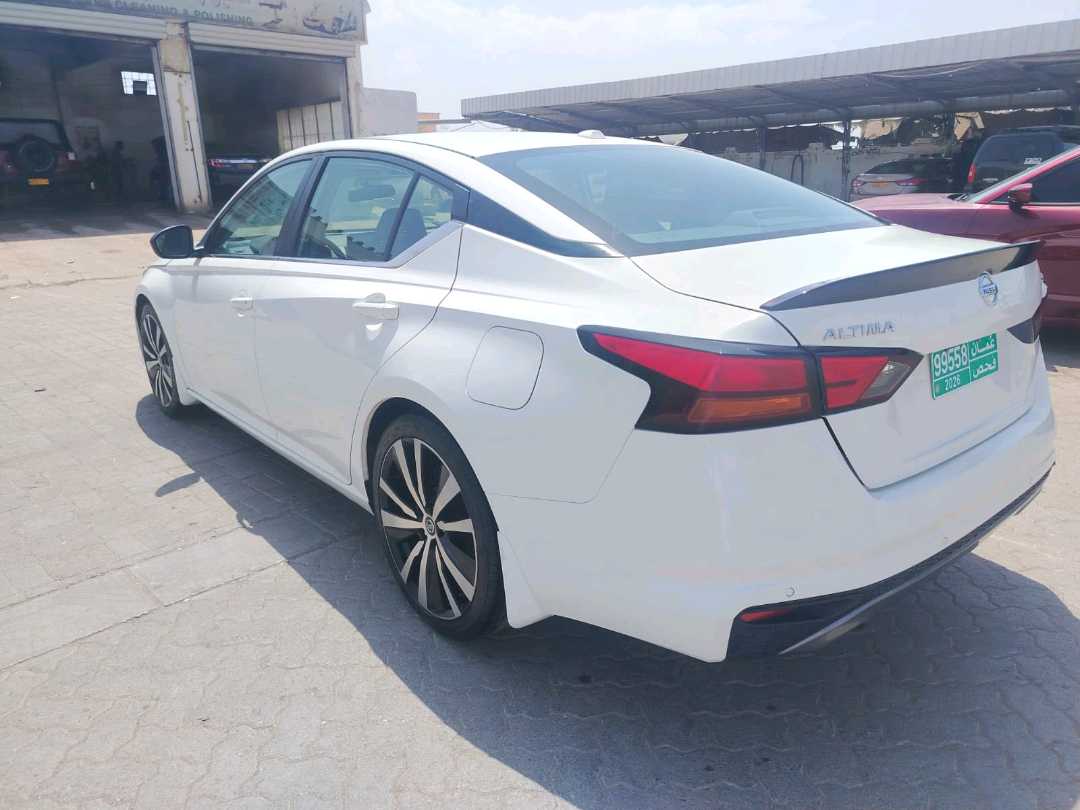 Car Image 2020 NISSAN ALTIMA SR