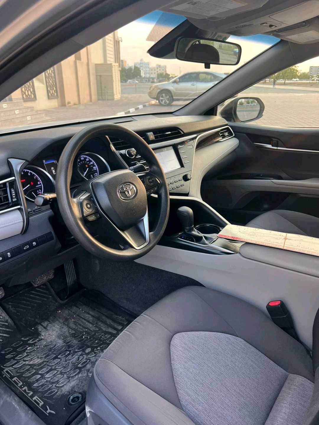 Car Image 2018 TOYOTA CAMRY LE