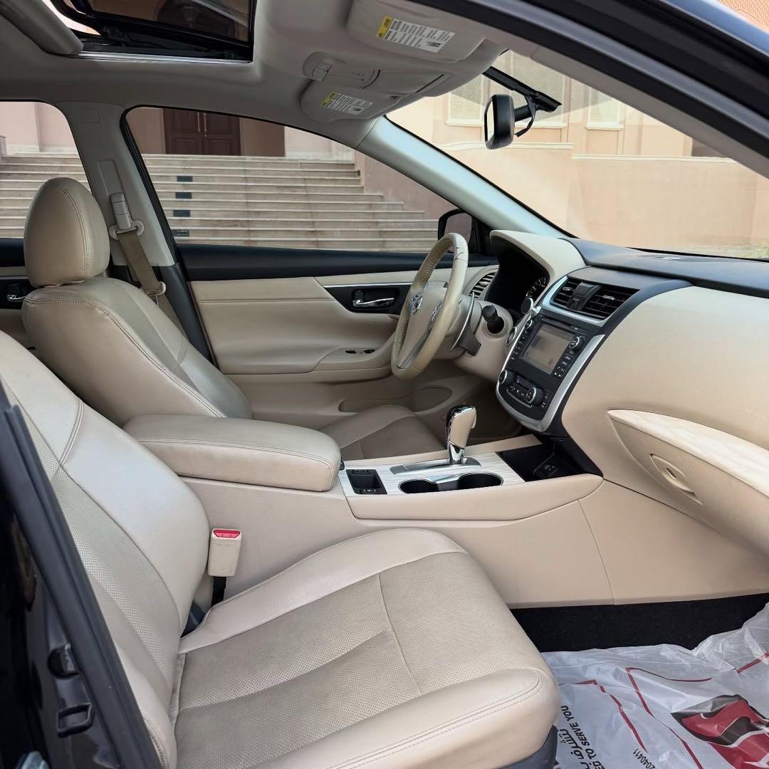 Car Image 2017 NISSAN ALTIMA SL