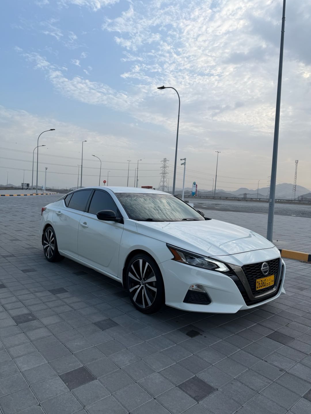 Car Image 2019 NISSAN ALTIMA SR