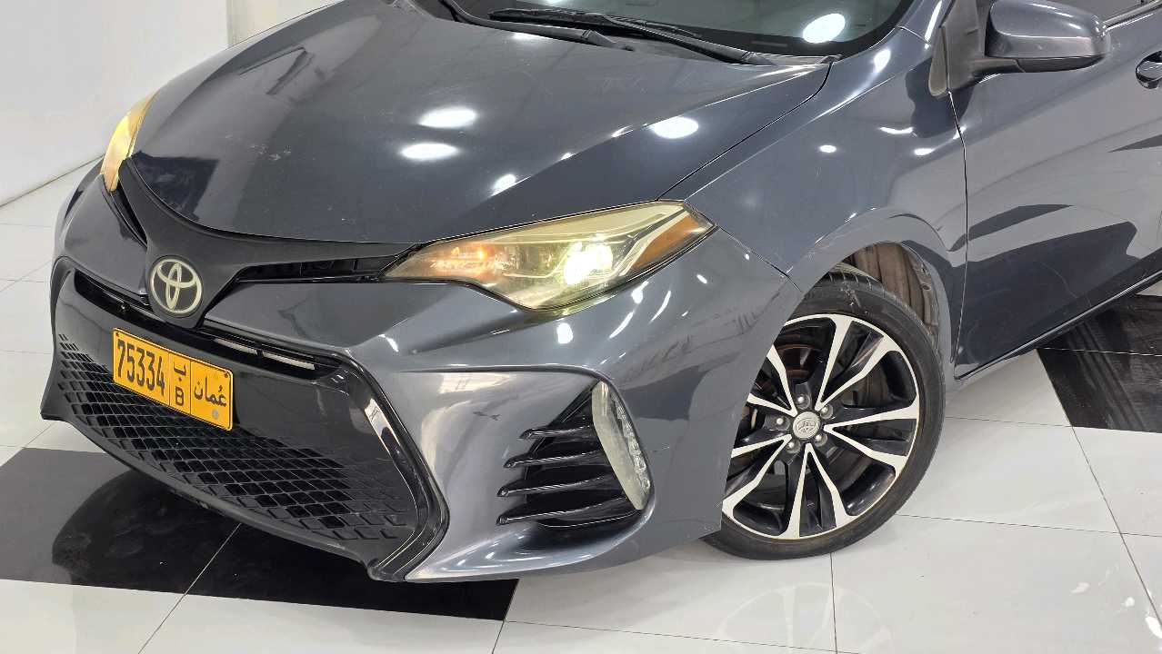 Car Image 2017 TOYOTA COROLLA LE