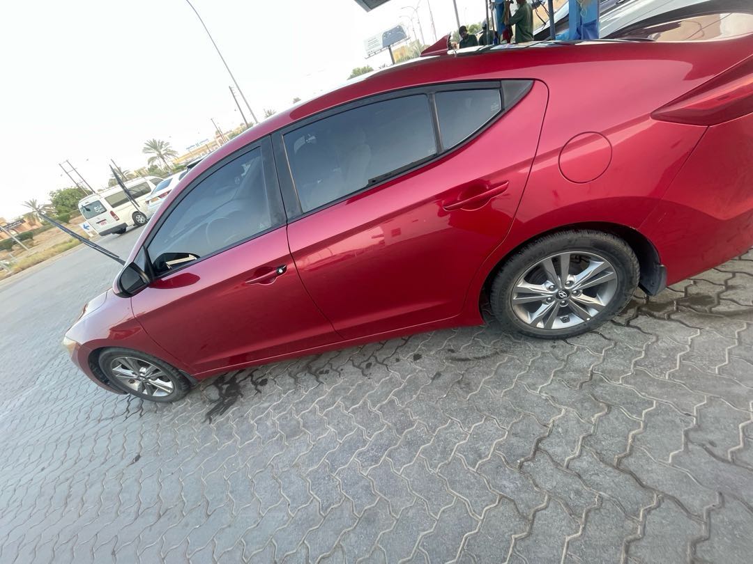 Car Image 2017 HYUNDAI ELANTRA SE