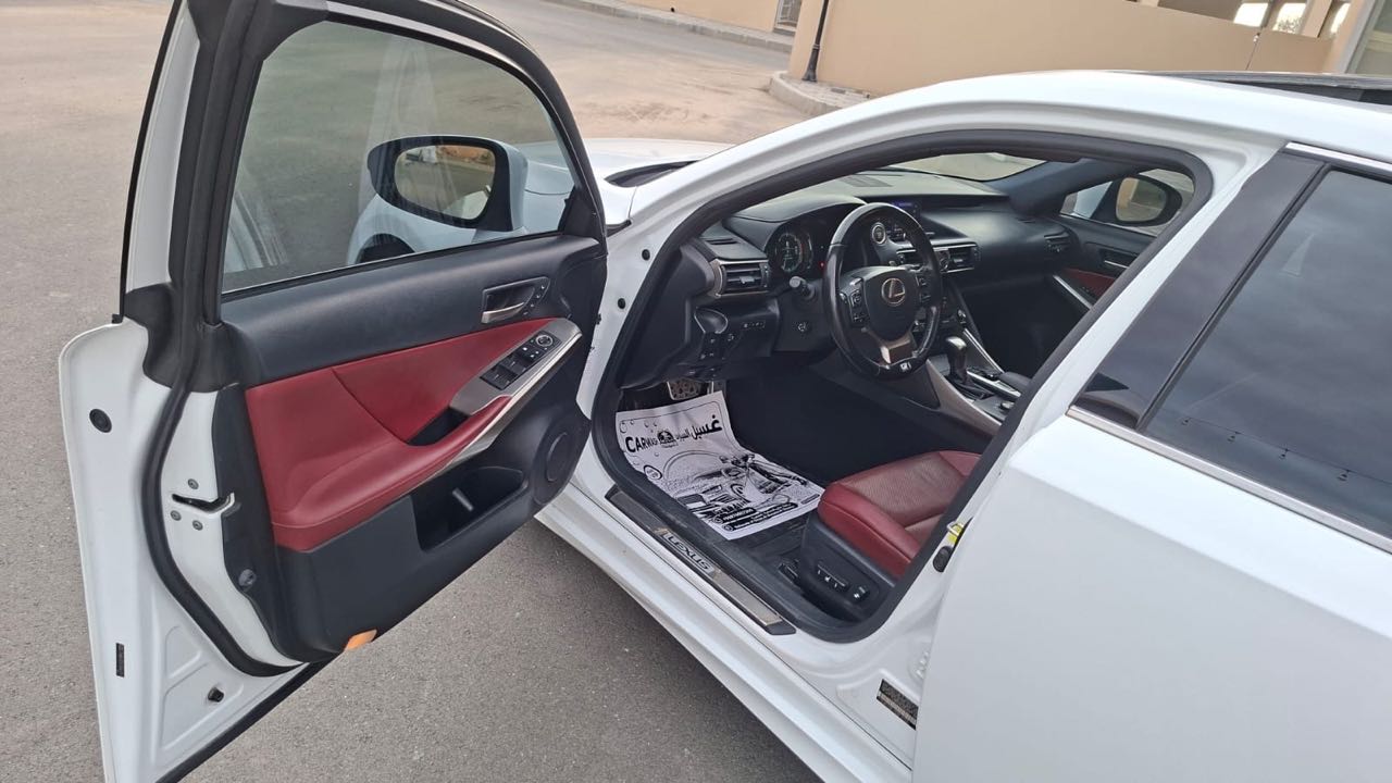 Car Image 2018 LEXUS IS 300