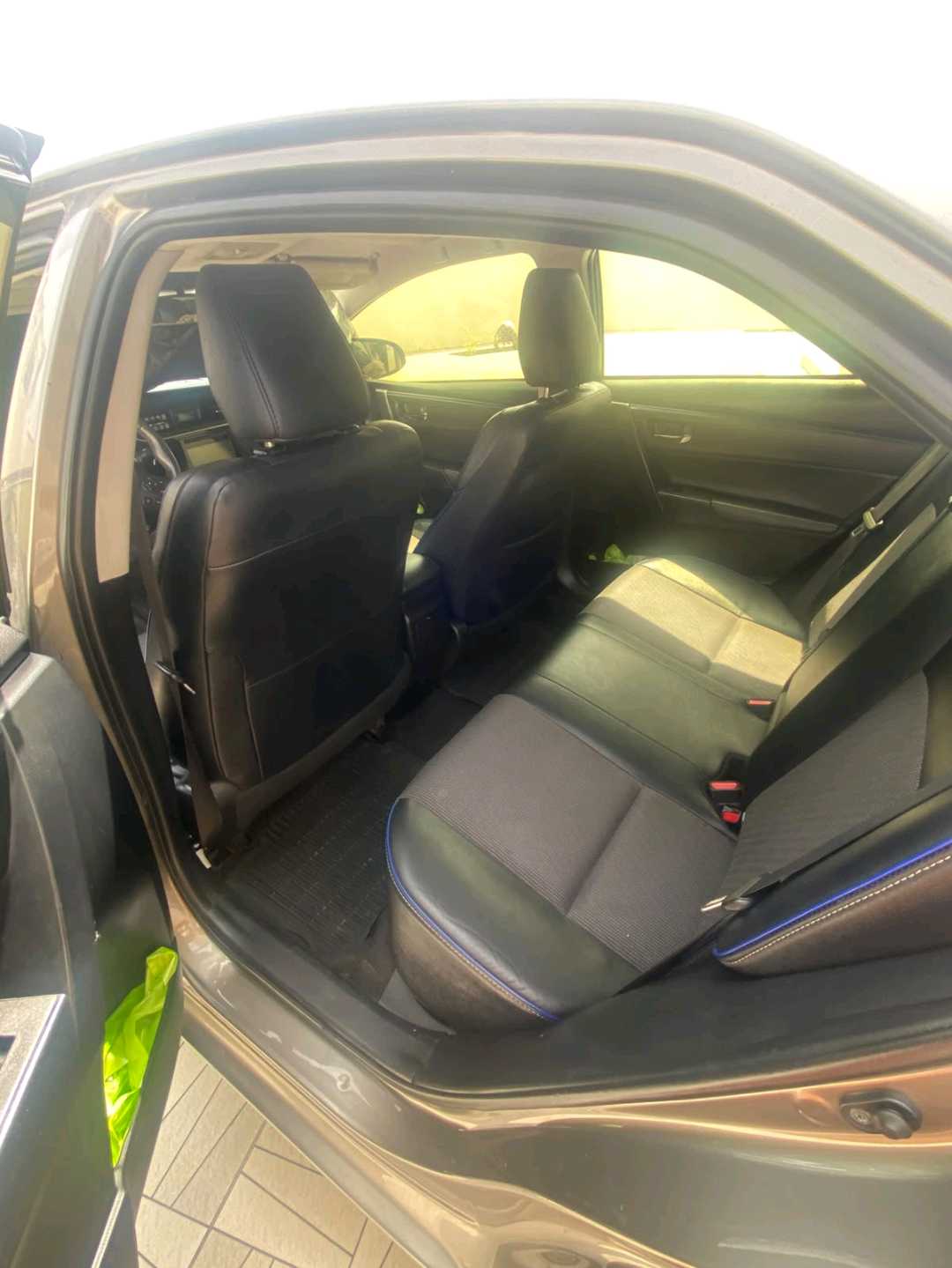 Car Image 2017 TOYOTA COROLLA SE