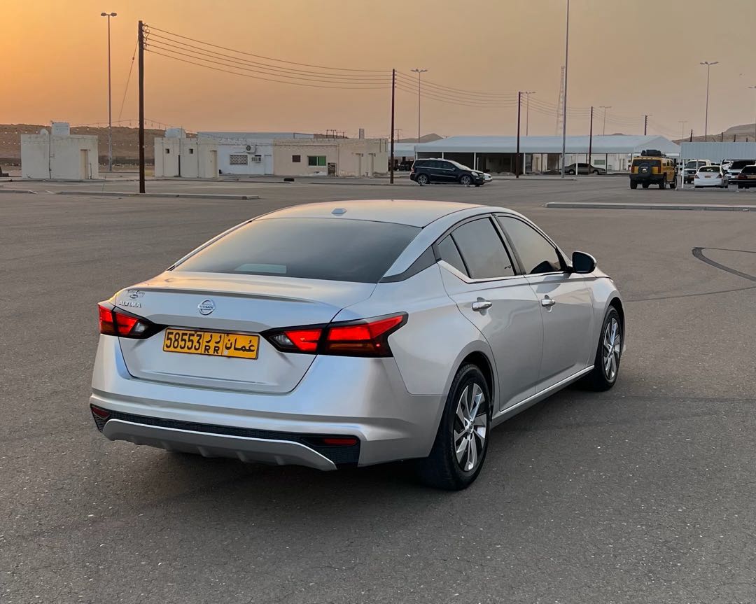 Car Image 2019 NISSAN ALTIMA S