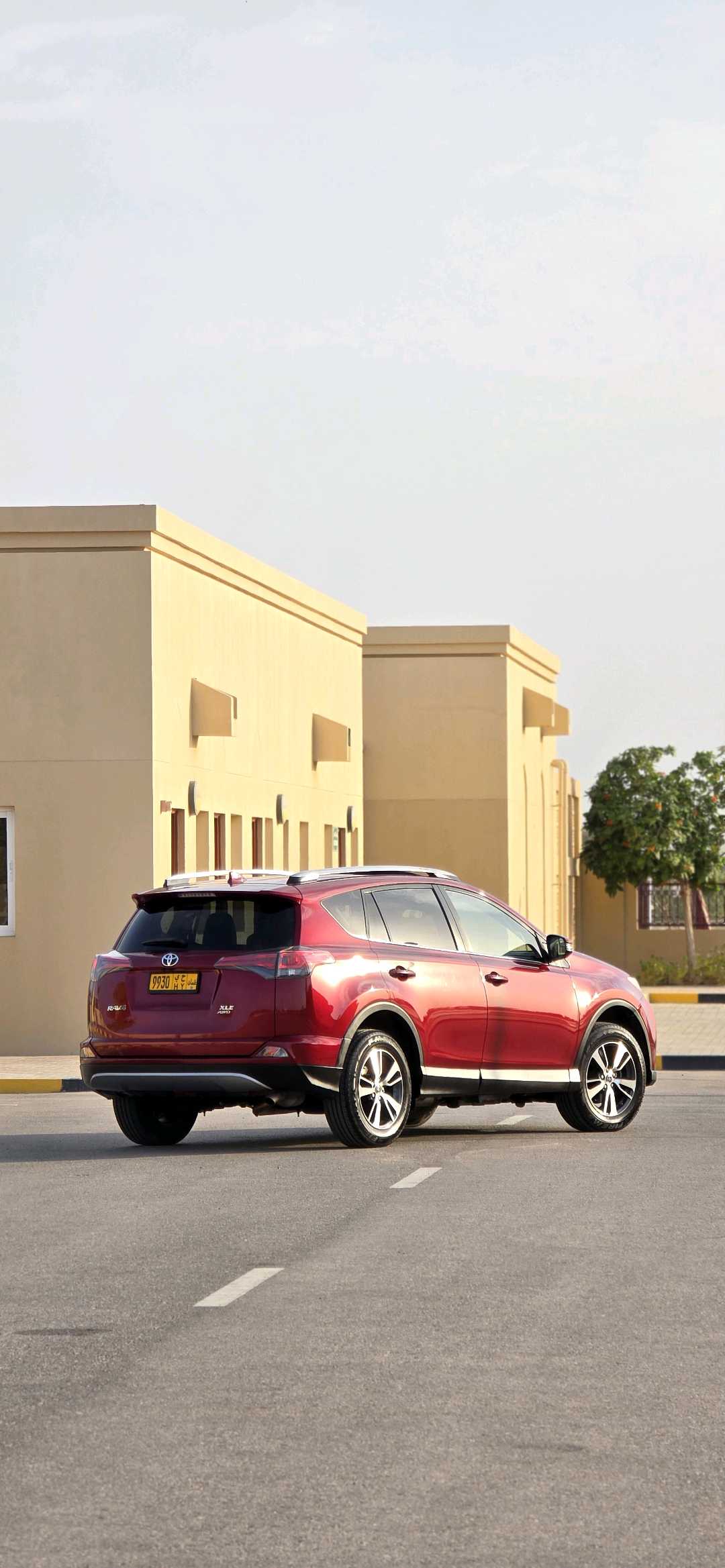 Car Image 2018 TOYOTA RAV4 XLE