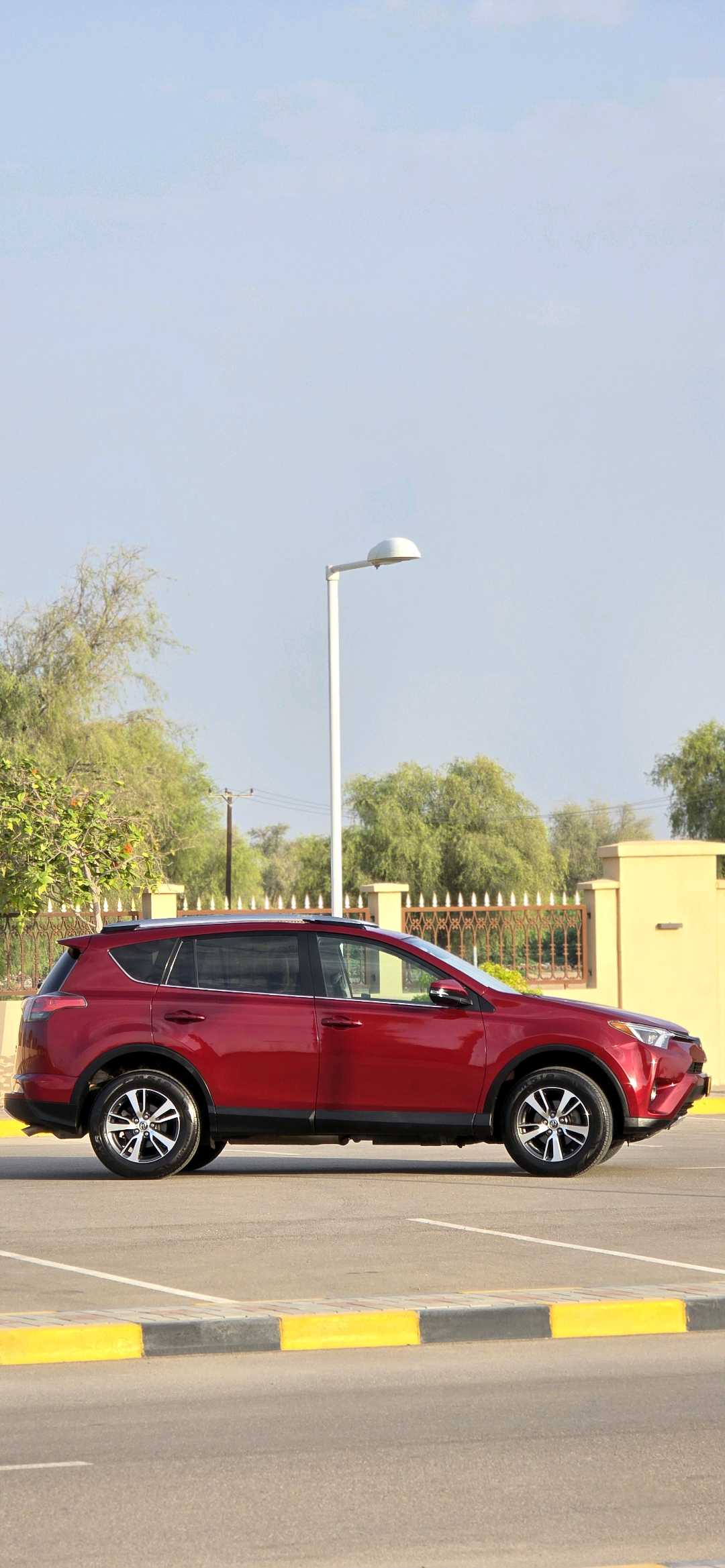 Car Image 2018 TOYOTA RAV4 XLE