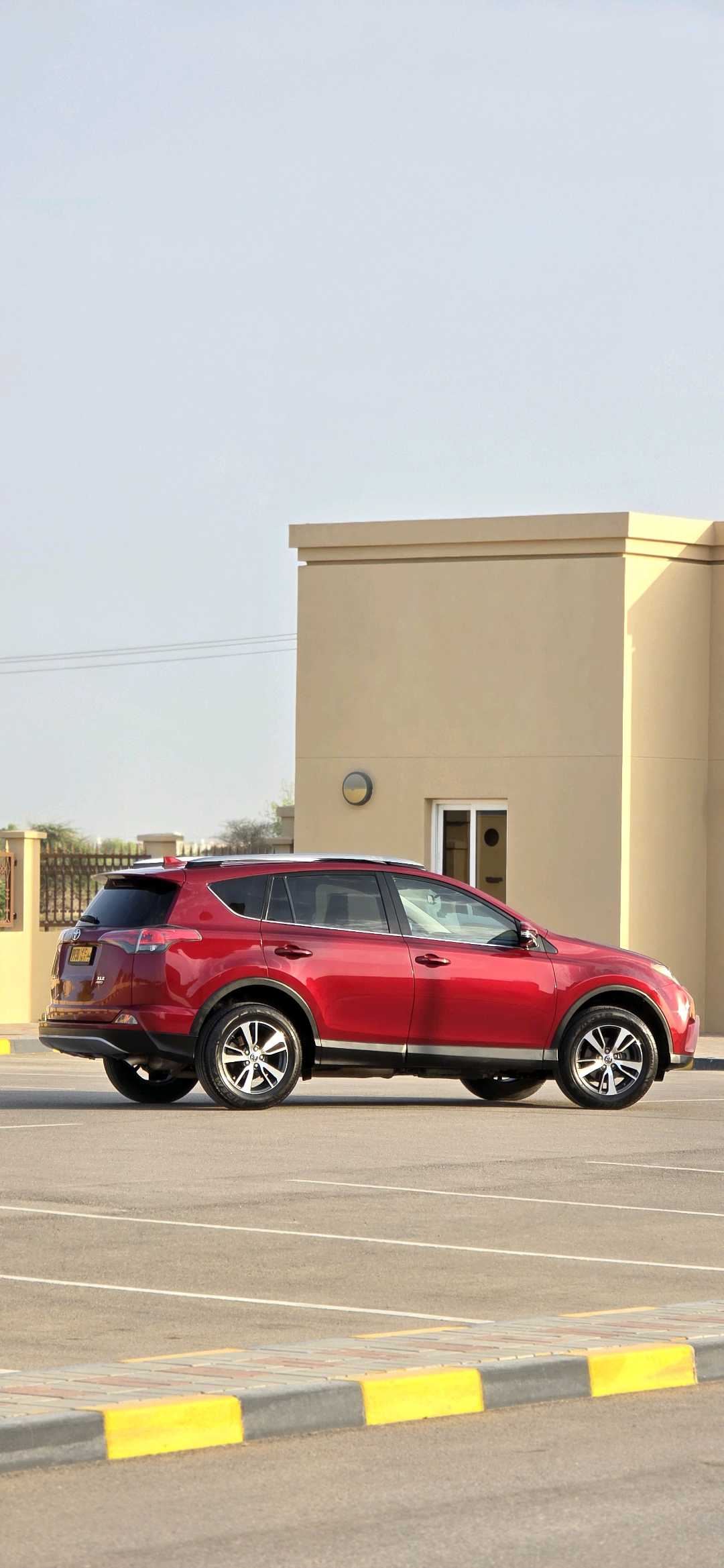 Car Image 2018 TOYOTA RAV4 XLE