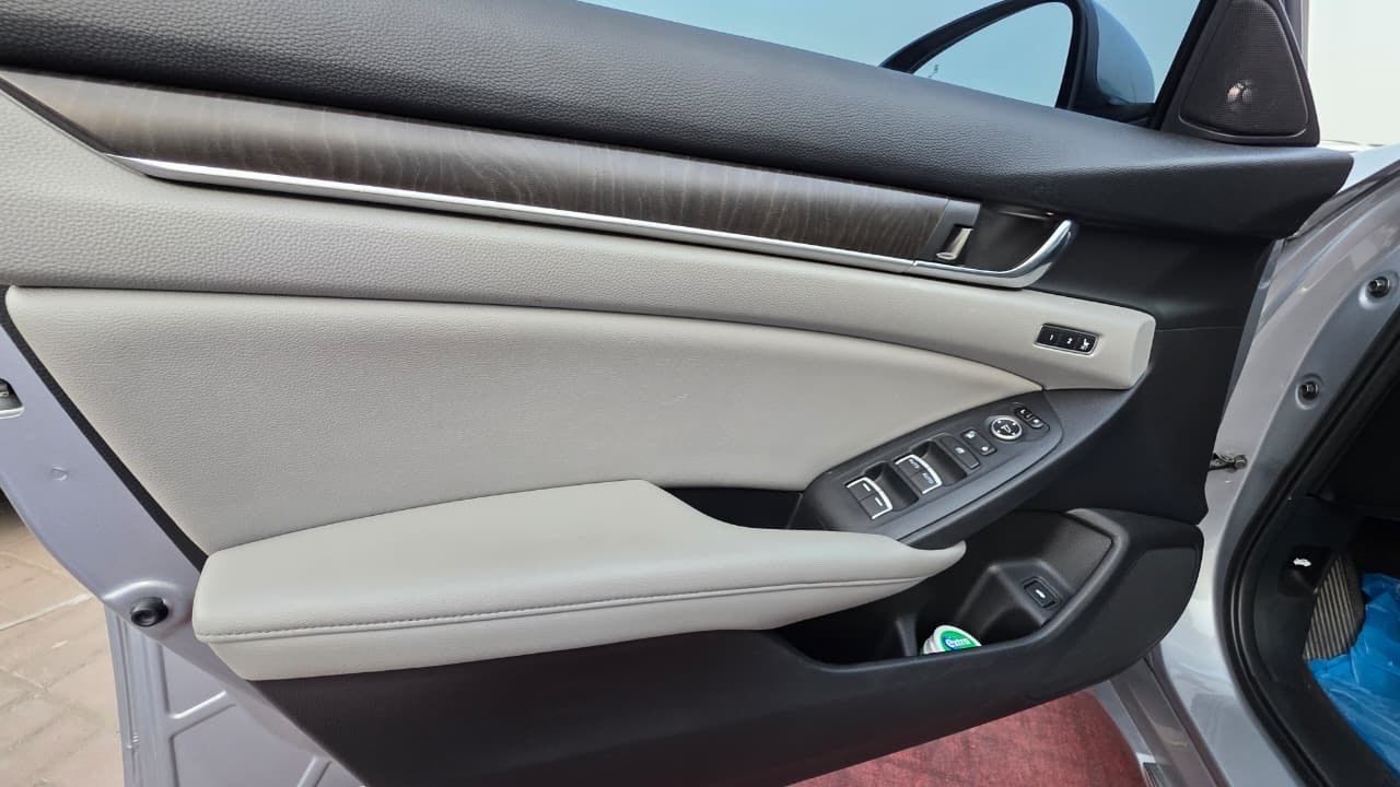 Car Image 2019 HONDA ACCORD TOURING