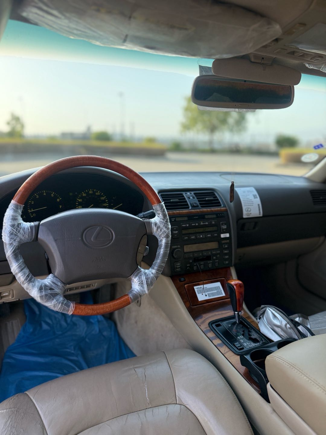 Car Image 1999 LEXUS LS 400
